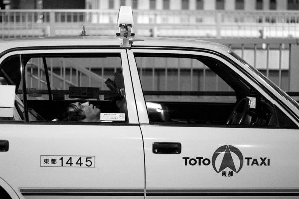 20 кадров уличной фотографии, которые открывают неизвестную сторону Японии