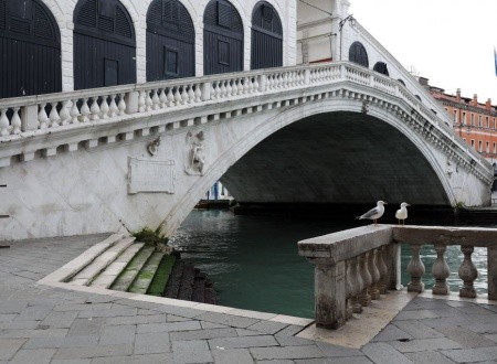 Апокалипсис сегодня: пустые улицы туристических центров по всему миру