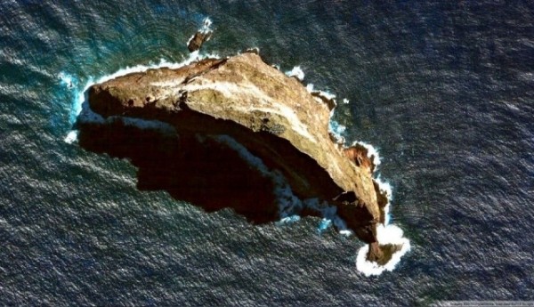 Пирамида Болла - самая большая скала в море (22 фото) Пирамида Болла - самая большая скала в море (22 фото)