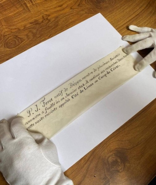 Во Франции студенты во время археологических раскопок нашли записку 200-летней давности