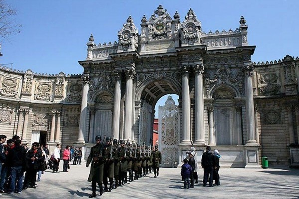 10 достопримечательностей Стамбула, с которыми вы обязаны познакомиться 10 достопримечательностей Стамбула, с которыми вы обязаны познакомиться