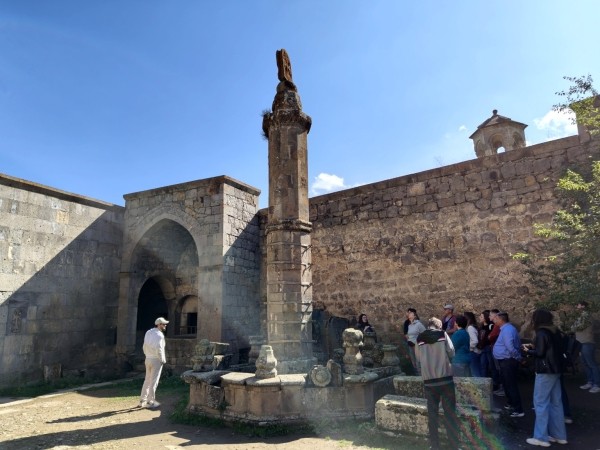 Экскурсия в монастырь Татев: канатная дорога, водопад Шаки, винодельня Арени