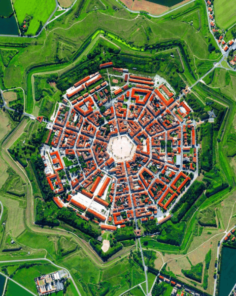 18 городов и районов с уникальной урбанистической планировкой