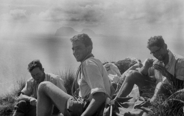 Пирамида Болла - самая большая скала в море (22 фото) Пирамида Болла - самая большая скала в море (22 фото)