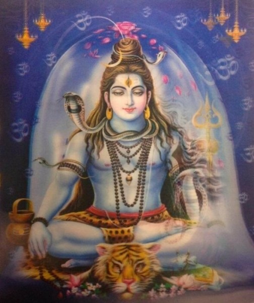 Зачем индианки рисуют идеально ровные красные точки на лбу