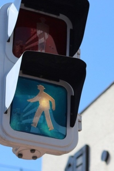 Зачем японским светофорам синий сигнал?