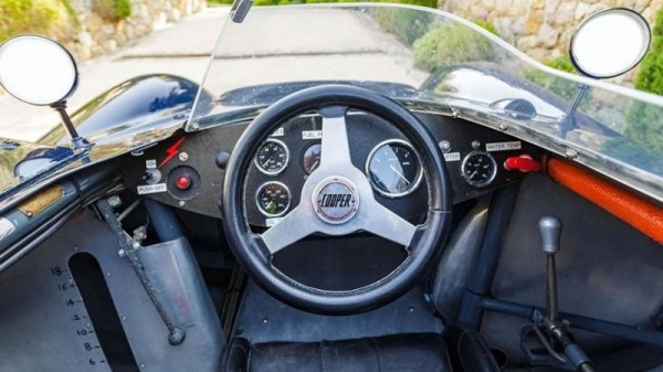 На продажу выставили первый среднемоторный болид Формулы-1 На продажу выставили первый среднемоторный болид Формулы-1