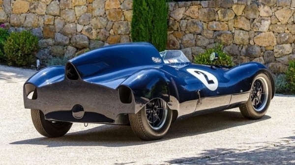 На продажу выставили первый среднемоторный болид Формулы-1 На продажу выставили первый среднемоторный болид Формулы-1