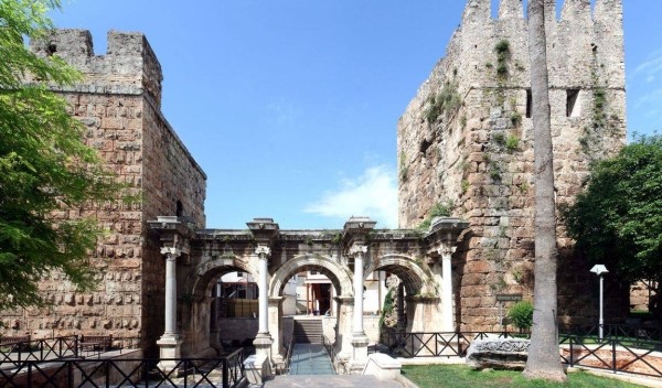 Анталья в апреле: по-летнему теплая весна Анталья в апреле: по-летнему теплая весна