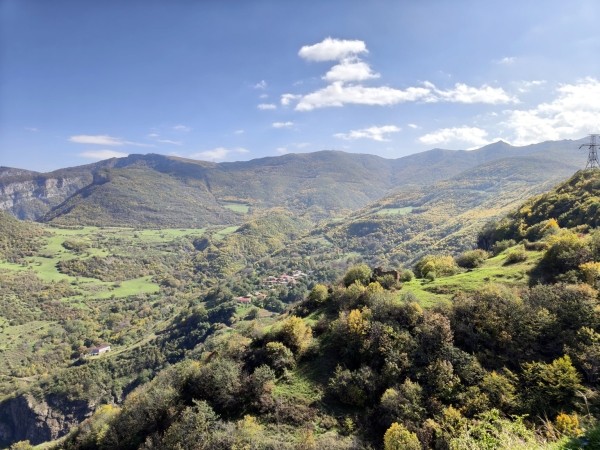 Экскурсия в монастырь Татев: канатная дорога, водопад Шаки, винодельня Арени