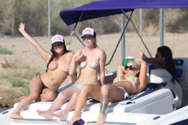 Рай для мужчин - озеро Хавасу (31фото) Рай для мужчин - озеро Хавасу (31фото)