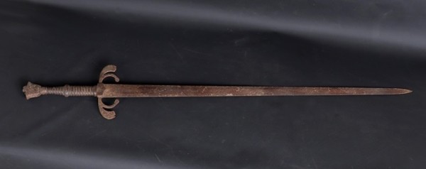 С какой целью колонизаторы из Португалии и Испании окрашивали свои мечи в чёрный цвет