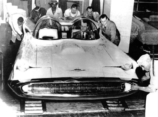 Концепт-кар Lincoln Futura 1955 года, который достался только Бэтмену (19 фото) Концепт-кар Lincoln Futura 1955 года, который достался только Бэтмену (19 фото)