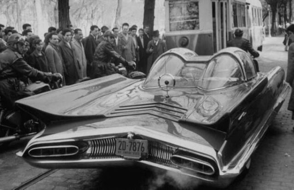 Концепт-кар Lincoln Futura 1955 года, который достался только Бэтмену (19 фото) Концепт-кар Lincoln Futura 1955 года, который достался только Бэтмену (19 фото)