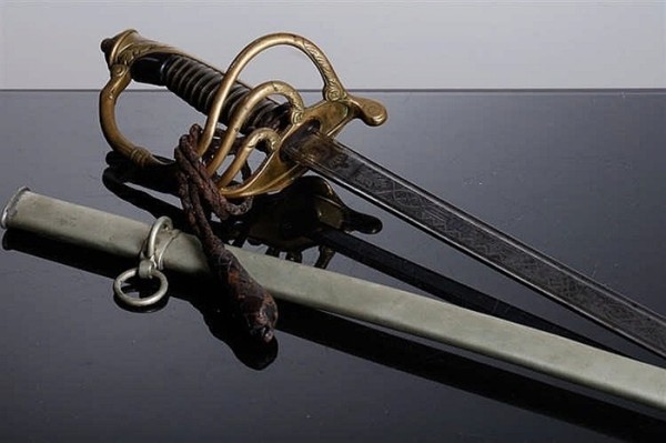 С какой целью колонизаторы из Португалии и Испании окрашивали свои мечи в чёрный цвет