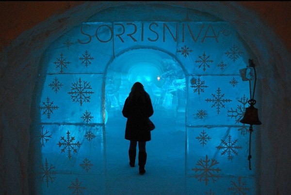 8 самых удивительных ледовых отелей мира