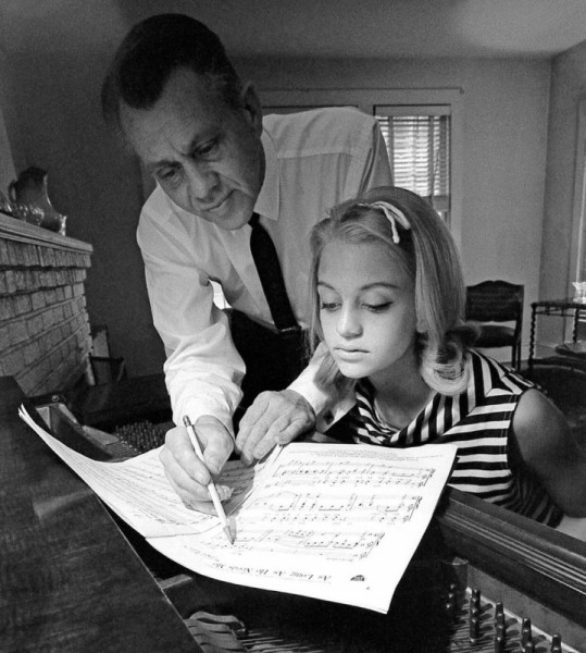 14 архивных снимков знаменитостей, когда те были совсем мелкими, с их родителями