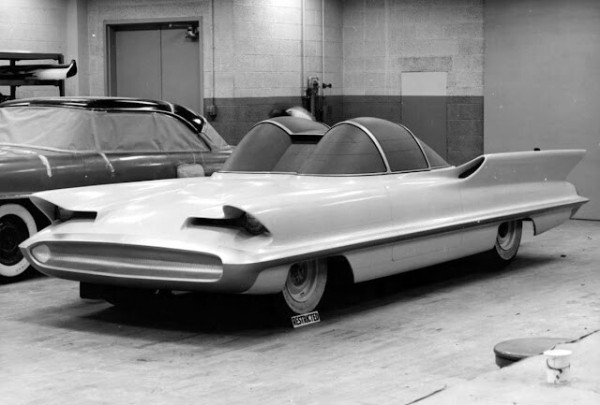 Концепт-кар Lincoln Futura 1955 года, который достался только Бэтмену (19 фото) Концепт-кар Lincoln Futura 1955 года, который достался только Бэтмену (19 фото)