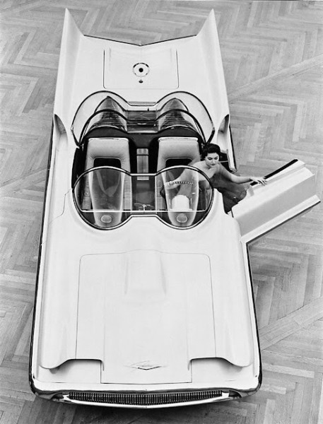 Концепт-кар Lincoln Futura 1955 года, который достался только Бэтмену (19 фото) Концепт-кар Lincoln Futura 1955 года, который достался только Бэтмену (19 фото)