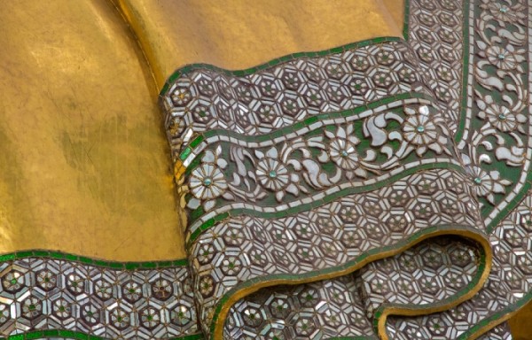 Как была найдена огромная, лежащая статуя Будды, некогда скрытая в густых джунглях Как была найдена огромная, лежащая статуя Будды, некогда скрытая в густых джунглях