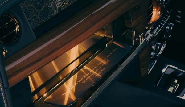 Rolls-Royce представил Phantom Goldfinger, созданный к 60-летию фильма о Джеймсе Бонде (7 фото) Rolls-Royce представил Phantom Goldfinger, созданный к 60-летию фильма о Джеймсе Бонде (7 фото)