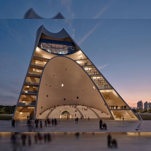 В Китае построили архитектурный шедевр (4 фото)