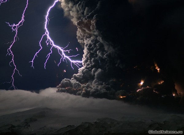Вулканические молнии (15 фото)