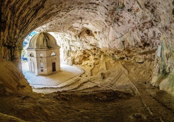 10 невероятных пещер, расположенных в глубинах планеты Земля