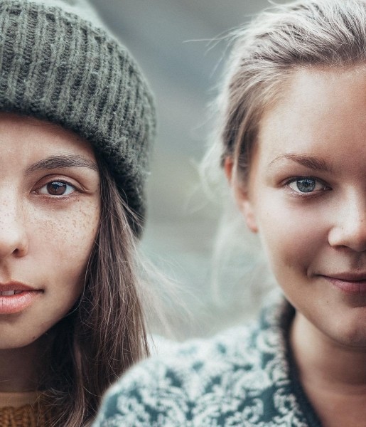 Россиянка демонстрирует красоту девушек со всего мира, делая с ними совместные фото Россиянка демонстрирует красоту девушек со всего мира, делая с ними совместные фото