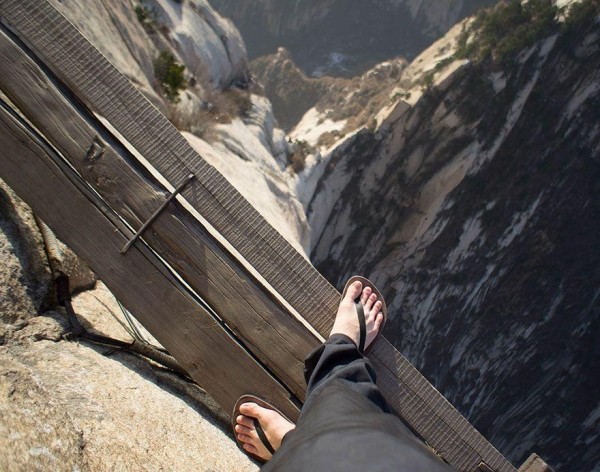 Самая опасная пешая тропа в мире Самая опасная пешая тропа в мире