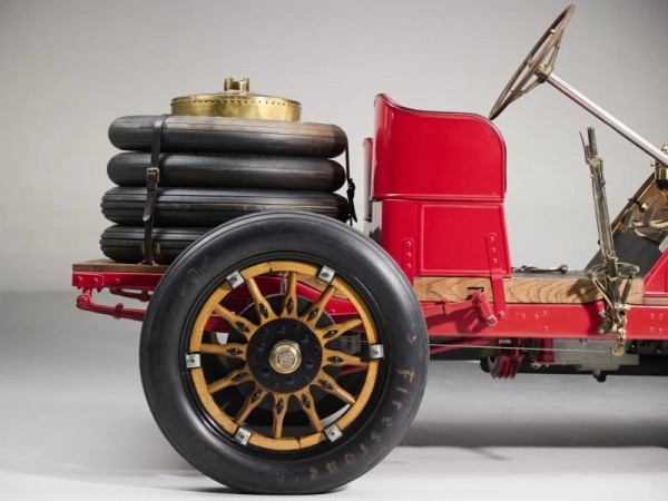 117-летний спорткар выставят на торги 117-летний спорткар выставят на торги