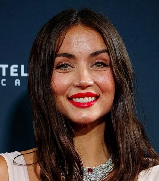 Самые красивые женщины мира 2024 года по мнению обычных людей