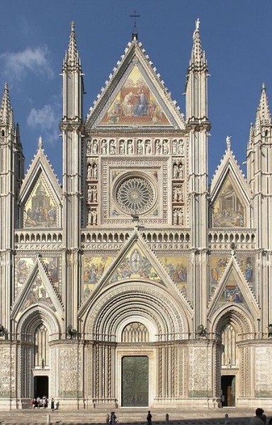 Как отличить итальянскую готику от других стилей, и почему она выглядит зловеще и странно?