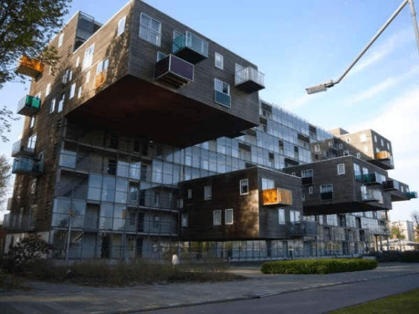 Подборка странных и экстремальных домов из разных стран мира (12 фото) Подборка странных и экстремальных домов из разных стран мира (12 фото)