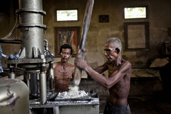 О том в каких условиях изготавливают лапшу в Индонезии