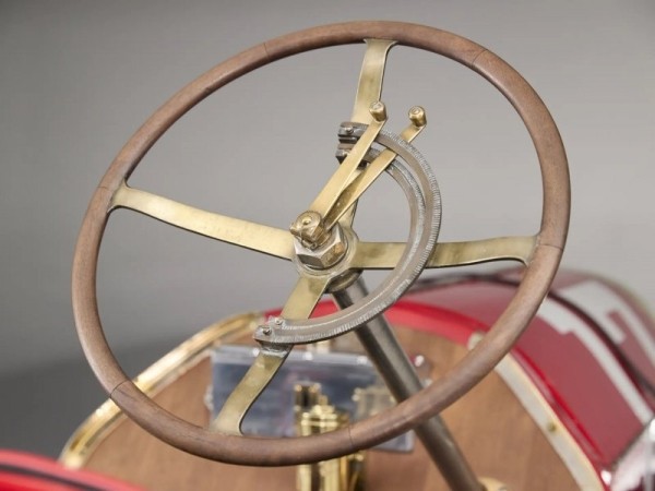 117-летний спорткар выставят на торги 117-летний спорткар выставят на торги