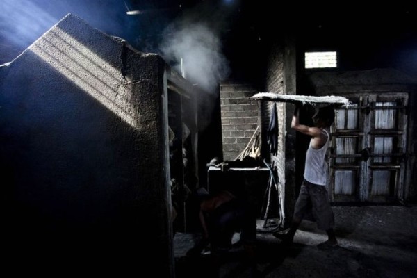 О том в каких условиях изготавливают лапшу в Индонезии