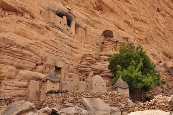 «Страна догонов»: поселения нагорья Бандиагара, ставшие убежищем для тех, кто пытался сохранить свою веру «Страна догонов»: поселения нагорья Бандиагара, ставшие убежищем для тех, кто пытался сохранить свою веру