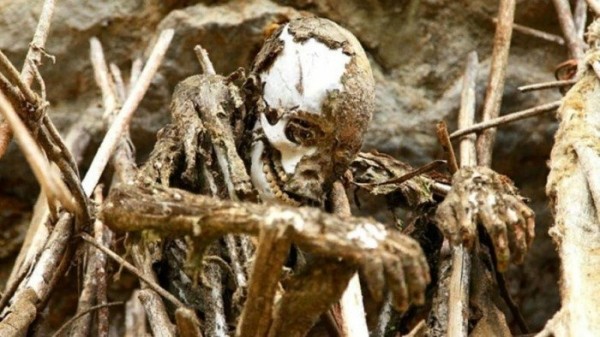 Как живут в племени Ангу, где не хоронят своих умерших Как живут в племени Ангу, где не хоронят своих умерших