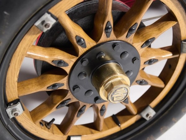 117-летний спорткар выставят на торги 117-летний спорткар выставят на торги