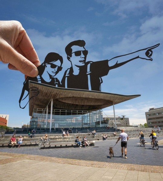 Британский фотограф видоизменяет известные достопримечательности с помощью бумаги и ножниц Британский фотограф видоизменяет известные достопримечательности с помощью бумаги и ножниц