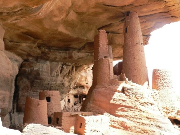 «Страна догонов»: поселения нагорья Бандиагара, ставшие убежищем для тех, кто пытался сохранить свою веру «Страна догонов»: поселения нагорья Бандиагара, ставшие убежищем для тех, кто пытался сохранить свою веру