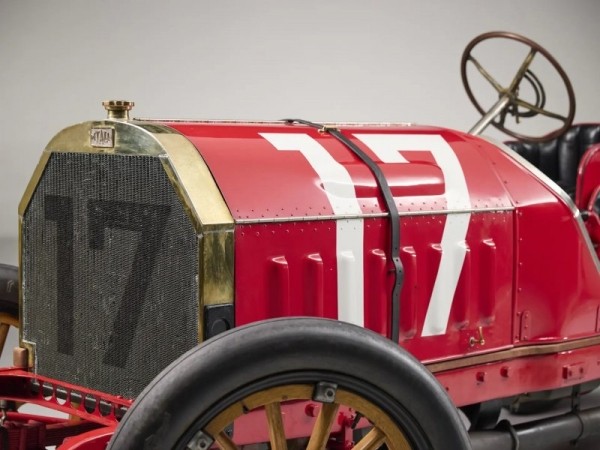 117-летний спорткар выставят на торги 117-летний спорткар выставят на торги