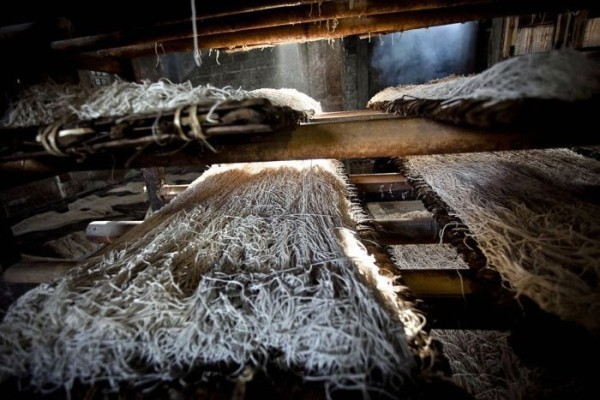 О том в каких условиях изготавливают лапшу в Индонезии