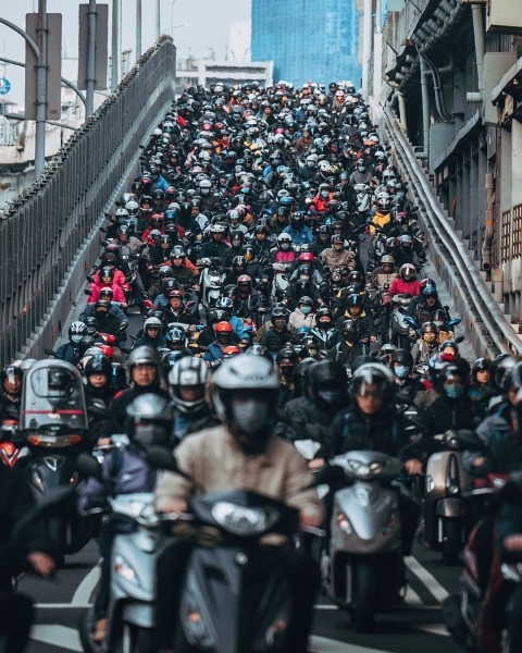 День и ночь японских улиц на снимках Джеймса Такуми Шегуна День и ночь японских улиц на снимках Джеймса Такуми Шегуна