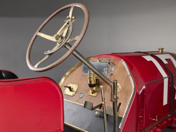 117-летний спорткар выставят на торги 117-летний спорткар выставят на торги