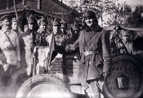 Как 16-летняя девушка в начале XX века обогнула земной шар на машине Как 16-летняя девушка в начале XX века обогнула земной шар на машине