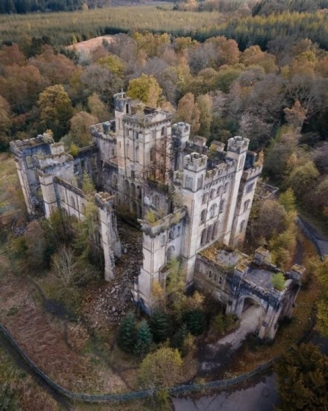 Загадочные заброшенные места, которые наполнены историей