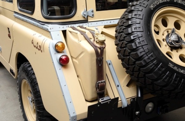 Очень редкий «длинноносый» Land Rover выставили на продажу (13 фото)