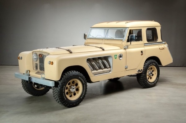 Очень редкий «длинноносый» Land Rover выставили на продажу (13 фото)